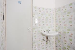 Готель Reddoorz Near Plaza Araya Malang Blimbing  Номер фото