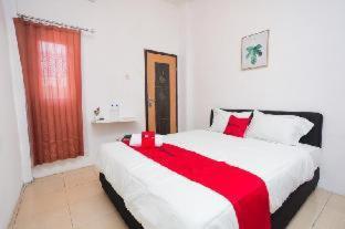 Готель Reddoorz Near Plaza Araya Malang Blimbing  Номер фото